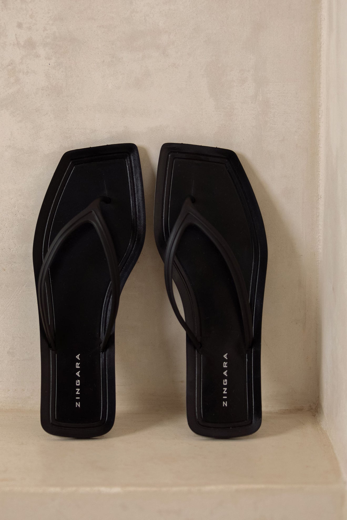 VRIESEA BLACK SANDALS