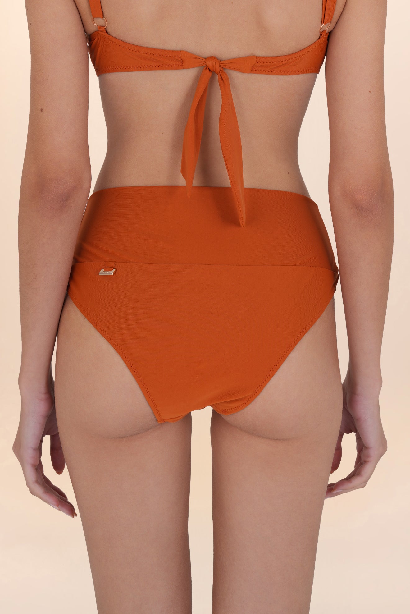 HIGH-WHITE UNDERWEAR WITH WIDE GIRDLE