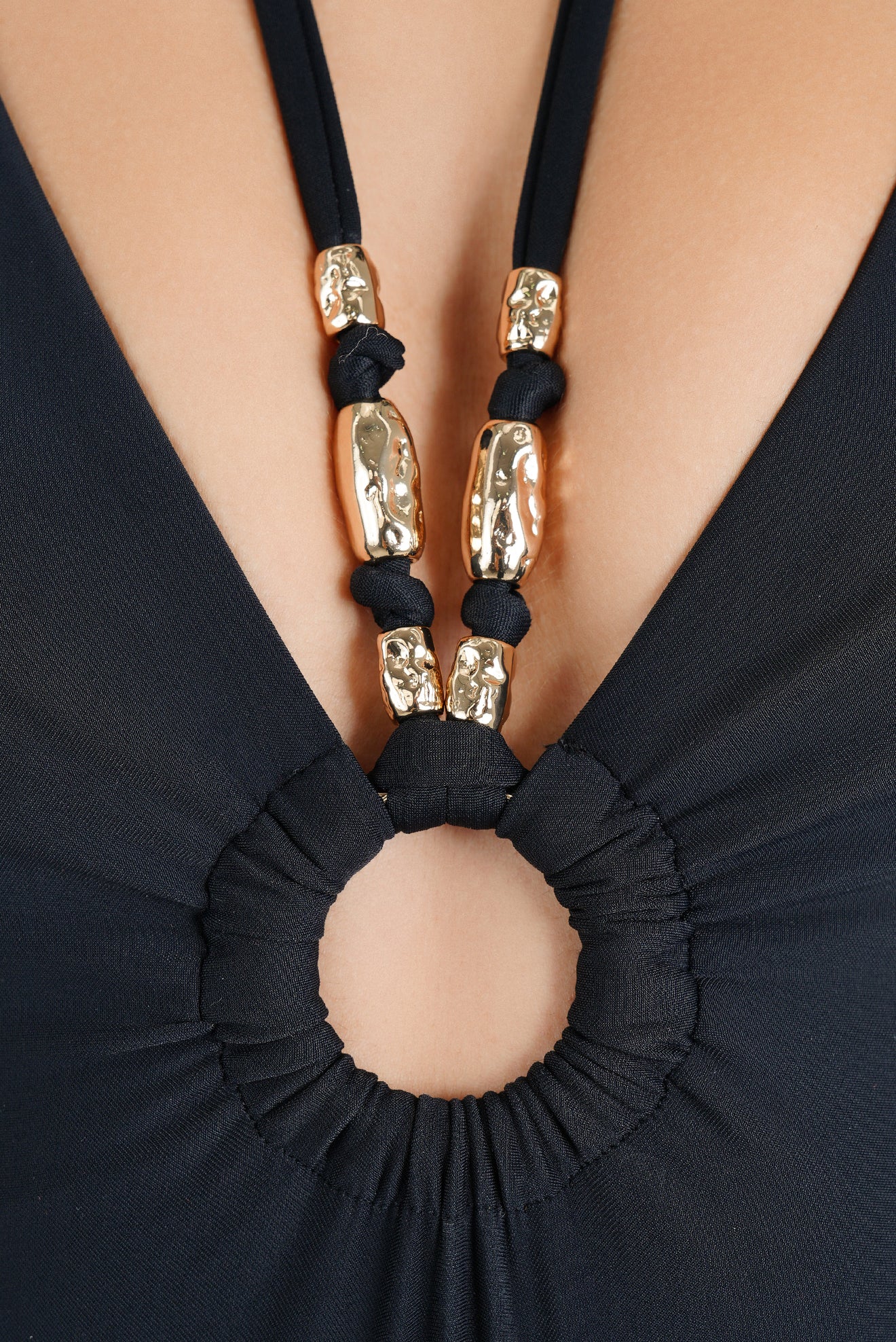 Entero V Accesorio Metálico Negro