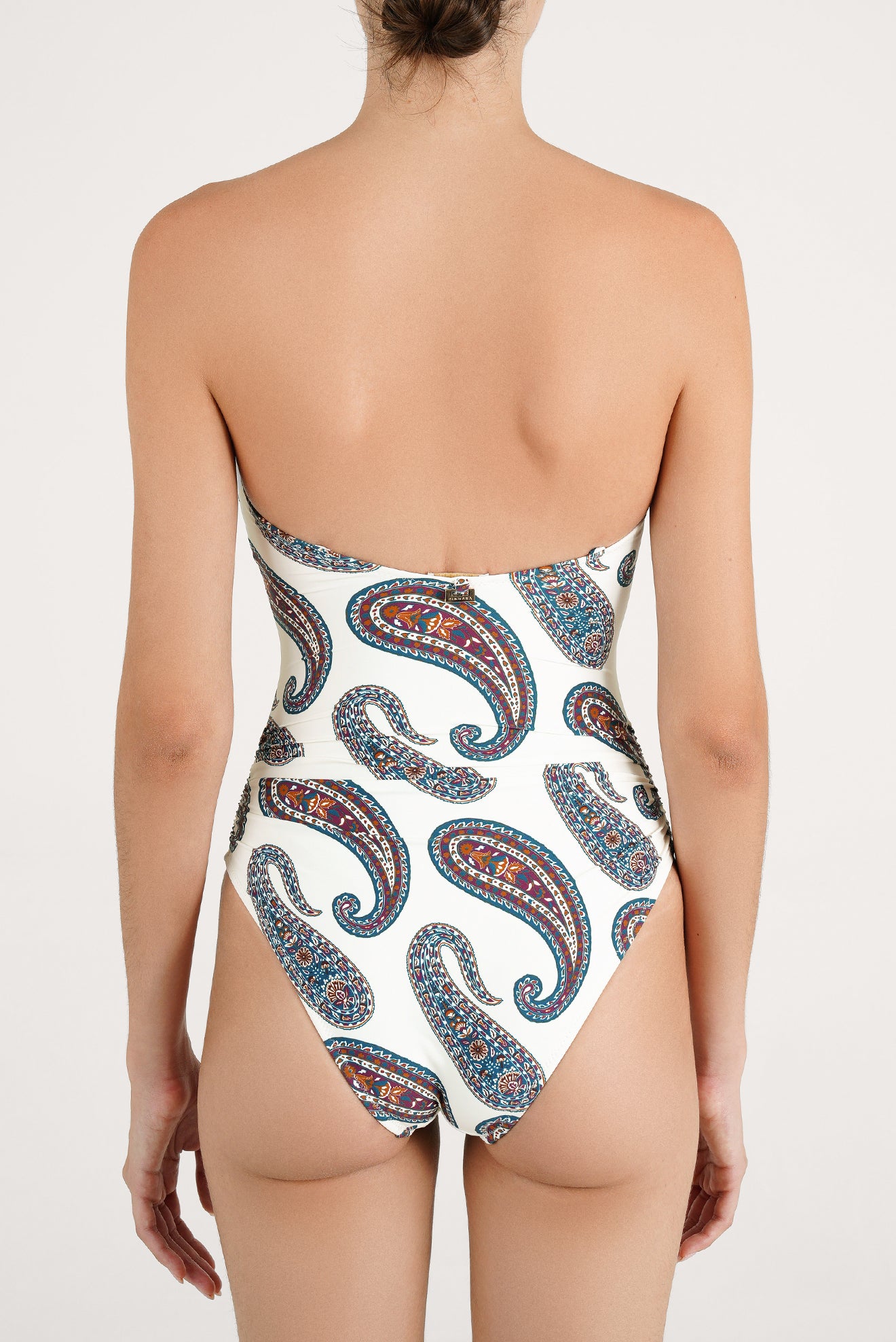 Entero Bandeau Detalles Metálicos Oasis