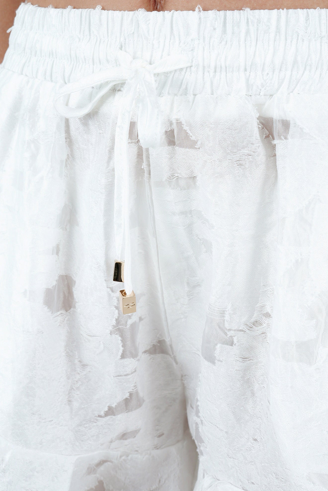 Short Con Volado Blanco