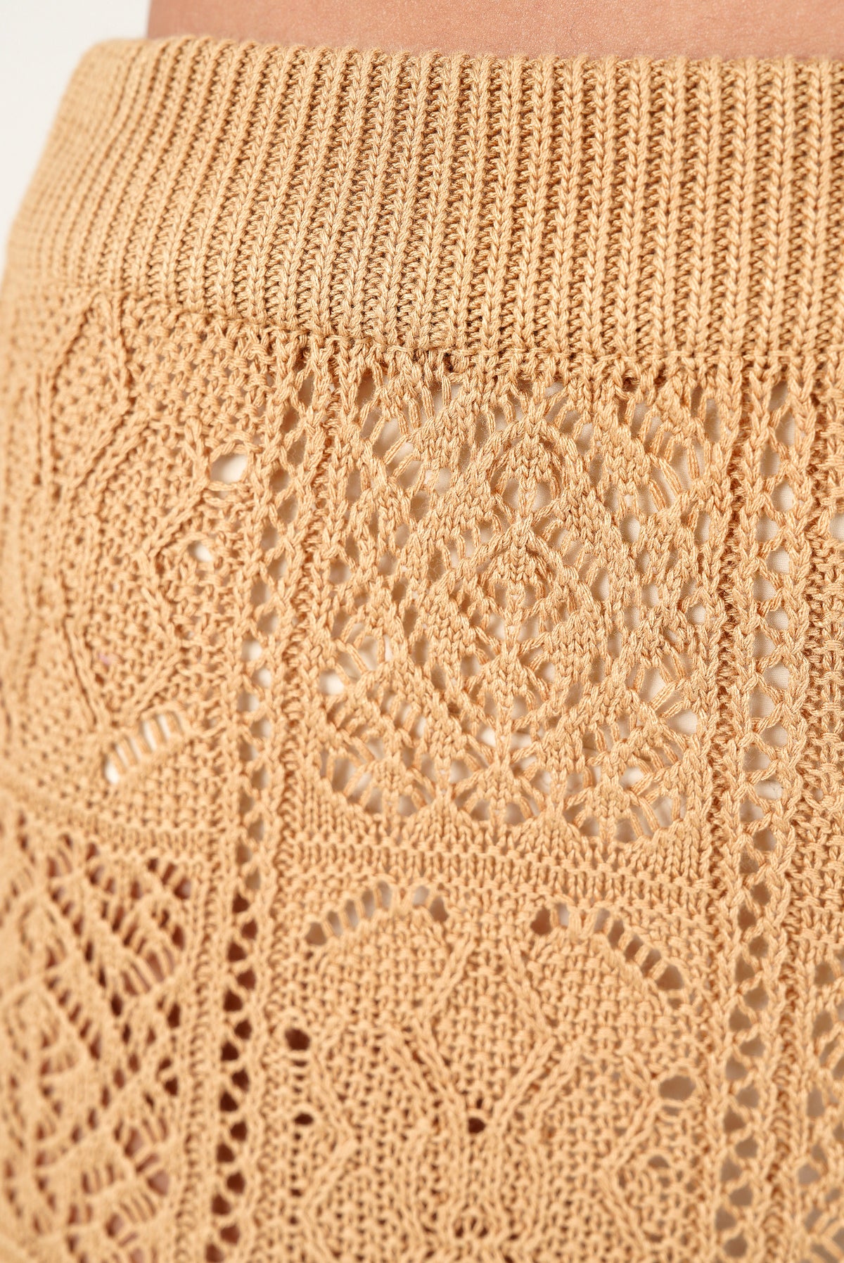 Falda larga tejida calada beige